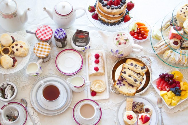 http://lifemadesweeter.com/2015/08/how-to-throw-an-afternoon-tea-party/